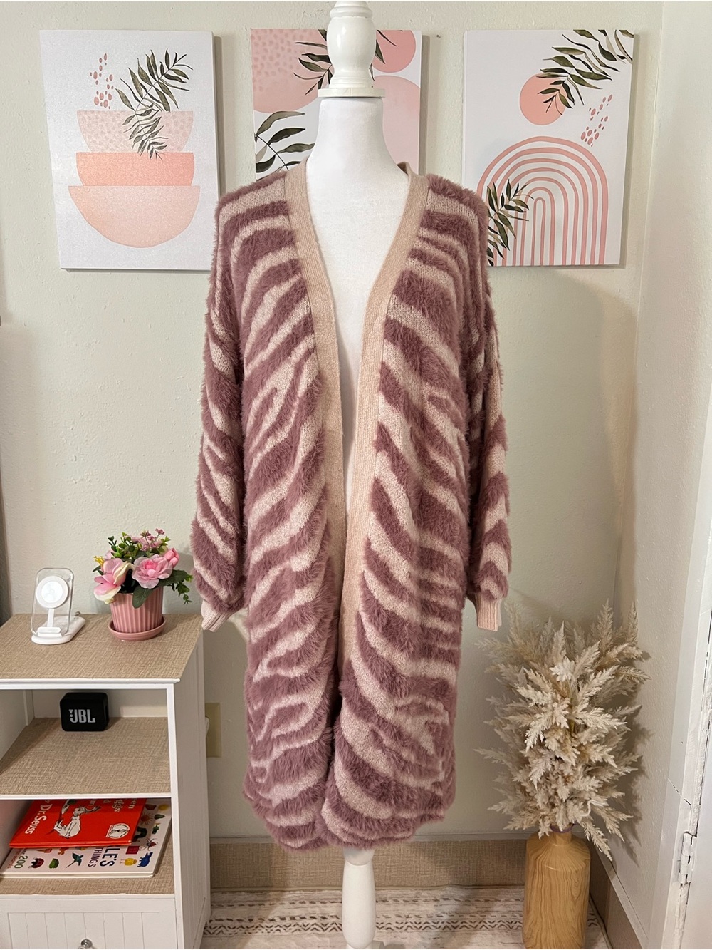 Jennifer Lopez fuzzy cardigan